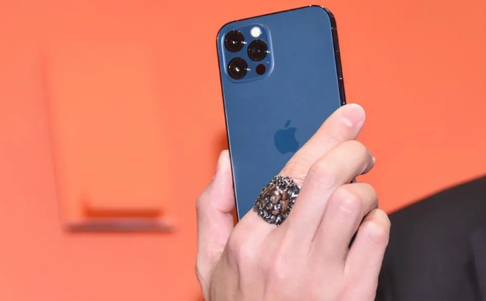 绿春苹果手机维修分享iPhone12系列重启方法教程 